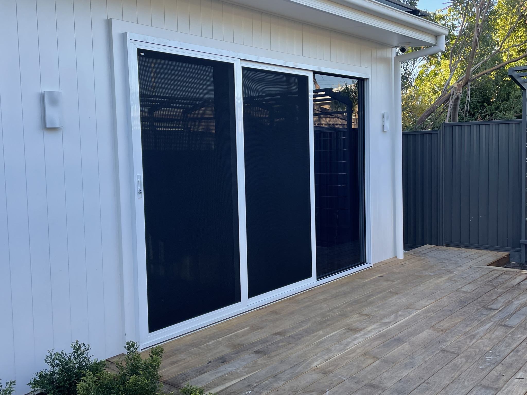 Read more about the article Crimsafe Sliding Screen Doors Fit Seamlessly Into The Design Of This Home